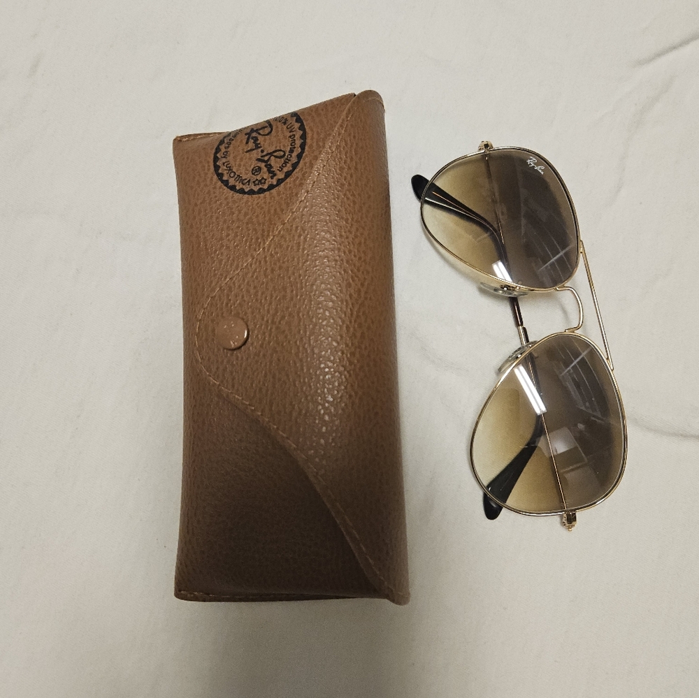 Ray-Ban aviator sunglass